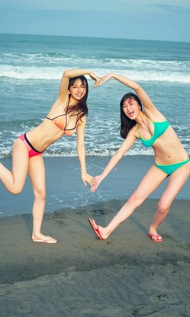 華村あすか&北向珠夕デジタル写真集『夏、駆ける、青春。』(撮影/岡本武志)より