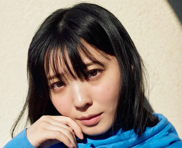 元子役＆元塾講師の異色キャリア。紫藤るいがグラビア初登場「塾講師時代、私の授業では男子生徒が集中できなくて......」