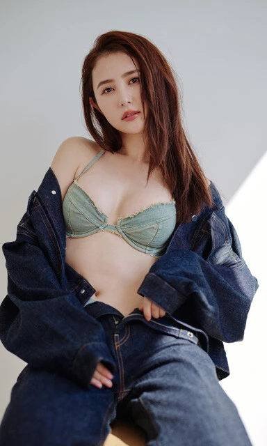 【デジタル限定】まつきりな写真集『好きにならずにいられない』　(C)熊谷 貫／週刊プレイボーイ