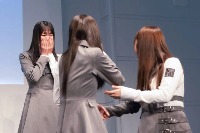 デビュー発表時のイチゴ。前列左はカワチャン、右はイチ