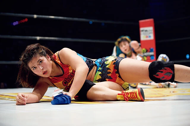 ゴングが鳴り、ふたりの死闘は引き分けに。この後、聖怜はマイクを要求し「引き分けで終われるわけねぇだろ!」と延長戦を要求した