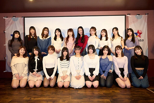 まずは私服で登場。個性あふれる自己PRを披露