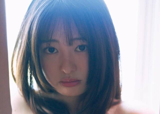 白濱美兎が高校卒業後初グラビアで魅せたちょっと大人なセクシー「最近、大食い動画を見ることにハマってるんです」