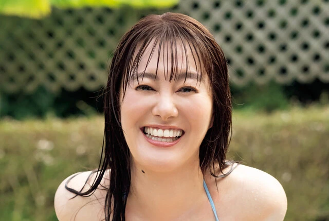 "令和のスイカップアナウンサー"竹中知華がファン待望の初水着に挑戦!「ラジオ番組で賛否を聞くと8対2で賛成が多数でした!」