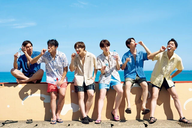 初の写真集を発売した秋元康プロデュースの6人組・SHOW-WAが昨年の成長を振り返る「この写真集が大成功を収めて、年明けから幸先のいいスタートを切れるようにしたいです！」