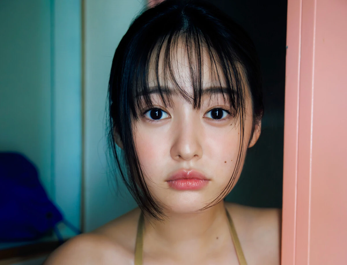 白濱美兎が王道の白ビキニで週プレ初表紙に挑戦！「3人撮影でセンターが一番難しかったです」