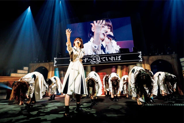 3人が選ぶ「私たちのライブメモリー」　佐々木美玲・ハッピーorエモーショナル。振り幅のあるセンター像　けやき坂46「『走り出す瞬間』ツアー2018」（2018.6.4-7.10）「普段はとにかく『ハッピー』なんですけど、『期待していない自分』のようなはかない楽曲にも合わせたパフォーマンスができる。振り幅がすごかった」（高瀬）。「ラメまみれに見えるくらい、ライブのみーぱんは輝いてました」（久美）