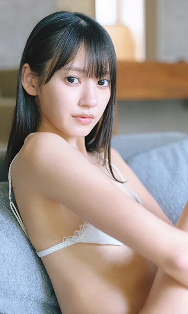 八掛うみデジタル写真集『White（全年齢版）』より