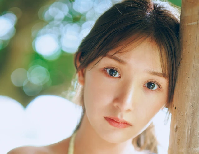 元AKB48の鹿児島美女・藤園 麗の20歳記念グラビア!「『二十歳のつどい』で旗が立った車から真面目だった友達が出てきました」