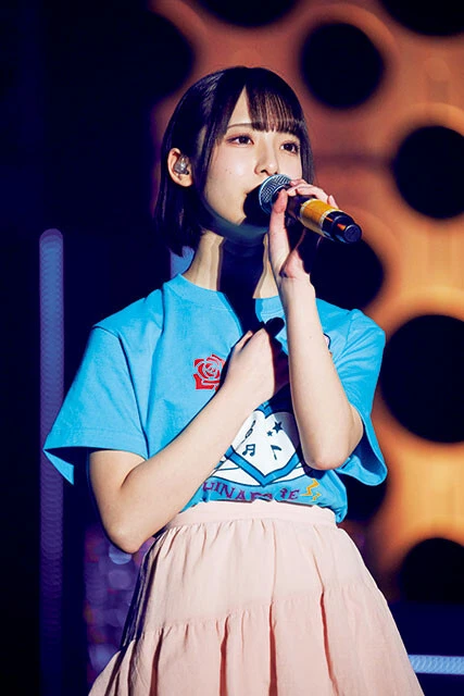 渡辺莉奈（Rina WATANABE）冷静な普段の姿とは違う一面をのぞかせ、情感を込めて『やさしさで溢れるように』（JUJU）を歌唱。終演後、「11人で走り切ったことが一番うれしい」と語っていたとおり、同期への優しさを込めた歌声だった