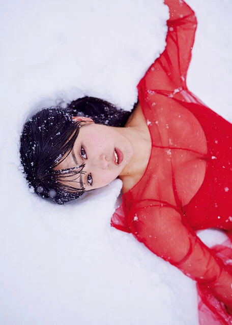 女優・福井梨莉華が熱望した北海道での"雪グラビア"がついに実現！「真っ白な雪と澄んだ空気と水着に憧れてたんです」