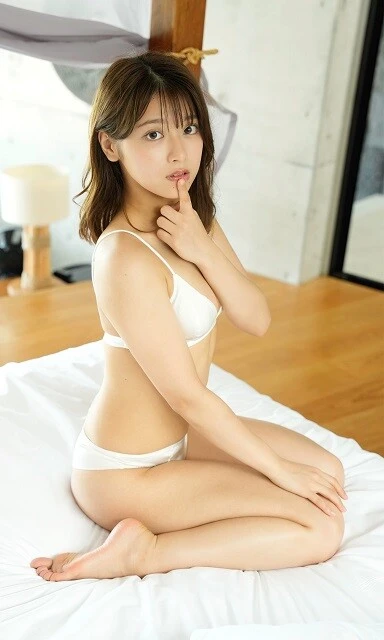 まるぴデジタル写真集『だから好きになるんだ。』(撮影/LUCKMAN)より