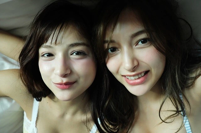 エリマリ姉妹デジタル写真集『WE ARE ERIMARI SISTERS―伝説、再び―』(撮影/笠井爾示)