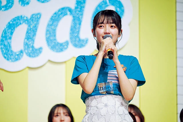 平尾帆夏（Honoka HIRAO）歌・藤嶌果歩＆ギター・正源司での『少女レイ』（みきとP）。リハーサルから楽しげな様子だったが、演奏後は安堵の表情で互いをたたえる。支え合う＂しょげかほ＂の友情に、四期生最年長の平岡は「ふたりはずっと一緒にいてほしい」と感涙