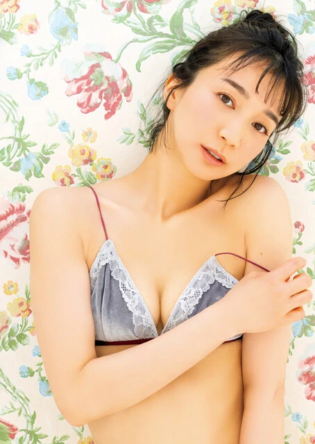 『週刊プレイボーイ』のグラビアに登場した芹那