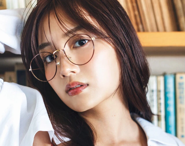 『やべっちスタジアム』出演中の黒木ひかりが週プレグラビアに登場！「昔と比べるとお尻のボリュームがだいぶついたと思います！」