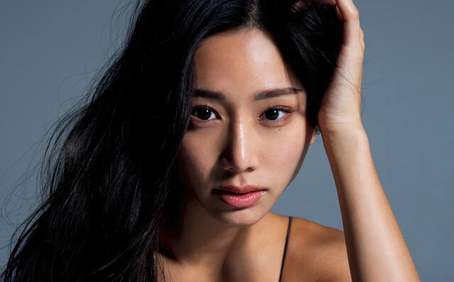 芸能活動10周年の9頭身グラドル・斎藤恭代が「月刊シリーズ」で新境地!「感動させるために何ができるかを考えて、たくさん側転しました」