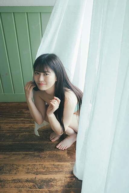 月足天音(FRUITS ZIPPER)『ストロベリーは乙女心』（撮影／東京祐）