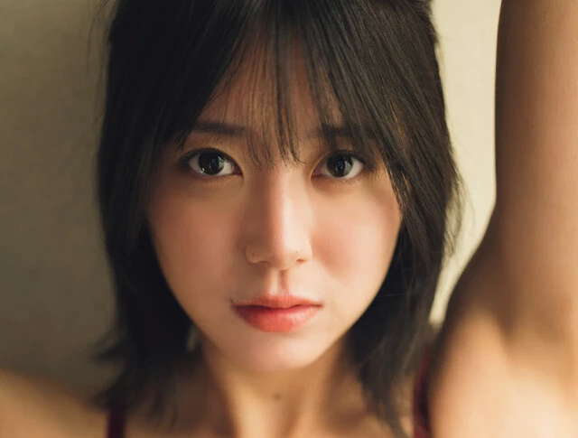 元AKB48のスレンダー美女・大西桃香がグループ卒業後、初グラビア！「ずっと憧れていた変形水着を着る夢がかないました」