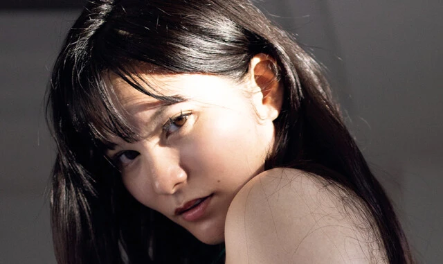 "抱きつきたくなるラウンドガール"・メロンSAORIがワールドカップBODYを初解禁！「豊胸では出せない胸の動きで"ホンモノ"だと証明したい」