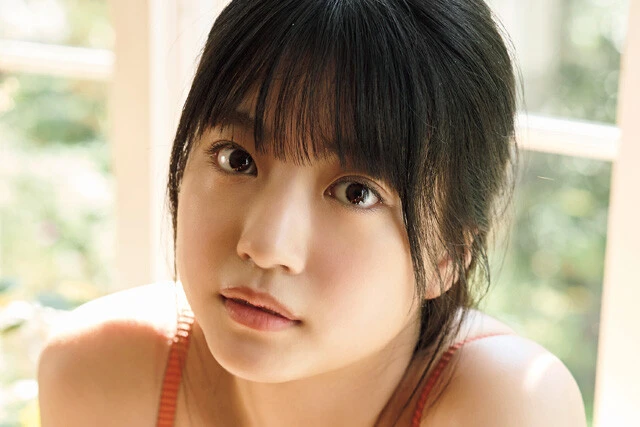 小花真彩が週プレ初登場！　育ち盛りのフレッシュ17歳「普段はラーメン3杯と大盛りご飯、唐揚げとか余裕で食べれちゃいます」