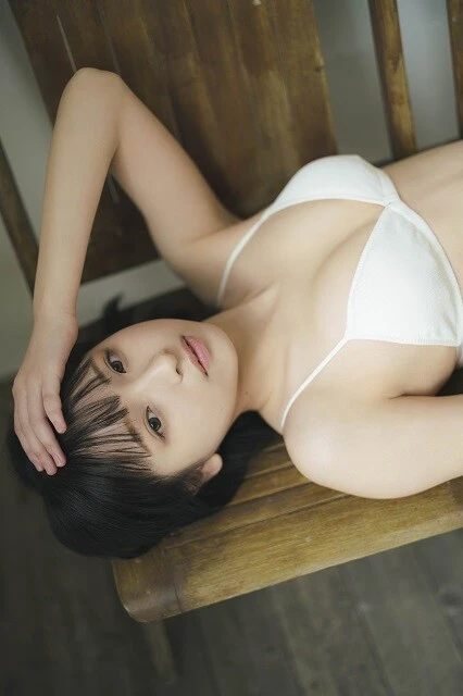 一ノ瀬瑠菜デジタル写真集『いちごと春』(撮影/カノウリョウマ)