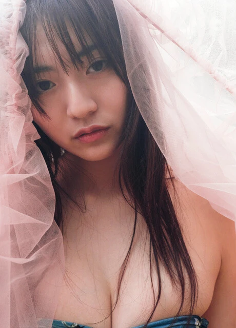 『週刊プレイボーイ』のグラビアに登場した豊田ルナ