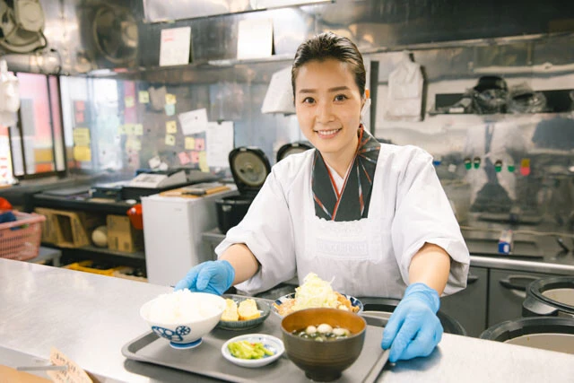 【話題の美人店主に突撃！】第2回・神奈川「もつ乃」丹野可菜子さん　働くオトコの胃袋とハートをガッツリ掴んだ脱サラ女将！