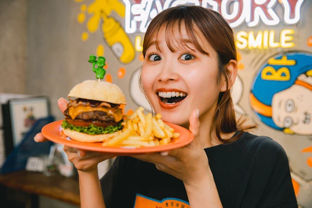 【話題の美人店主に突撃！】第1回・中目黒「BurgerFactory」天野恭華さん　バーガー"ガチ勢"の常連客から店長へ大抜擢！