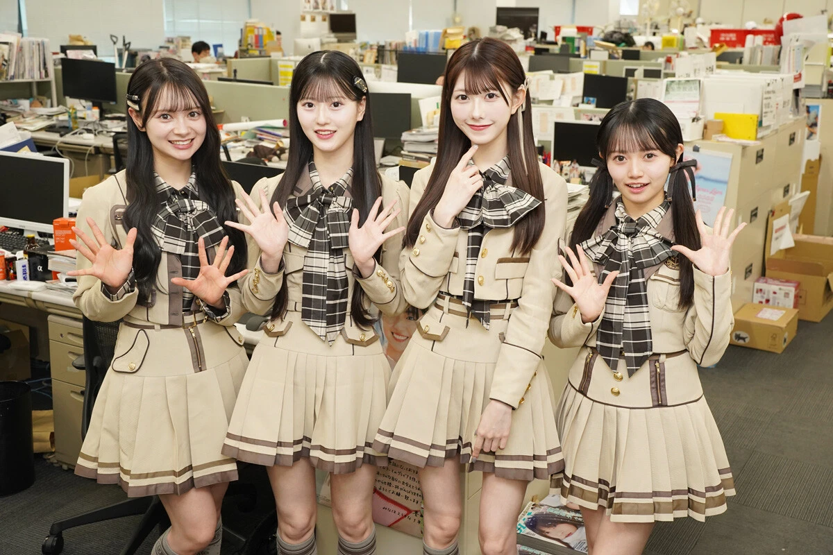 AKB48の八木愛月と千葉恵里、伊藤百花、花田藍衣が週プレ編集部を訪問、新曲をPR「この曲で20周年イヤーの勢いをつけたい！」