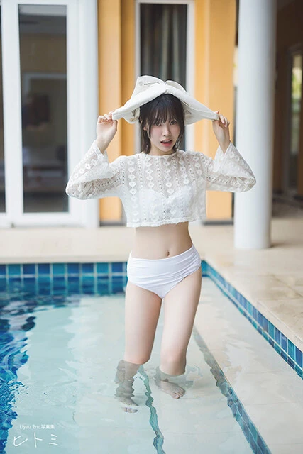 2nd写真集『ヒトミ』より