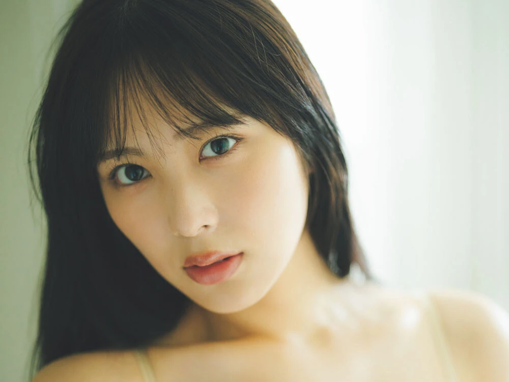 アイドルグループ"≒JOY"の国宝級スタイルの美少女・逢田珠里依(じゅりい)が早くも週プレ初表紙!! 「初めてのことに挑戦した、勇気を出した自分のことがけっこう好きなんです」