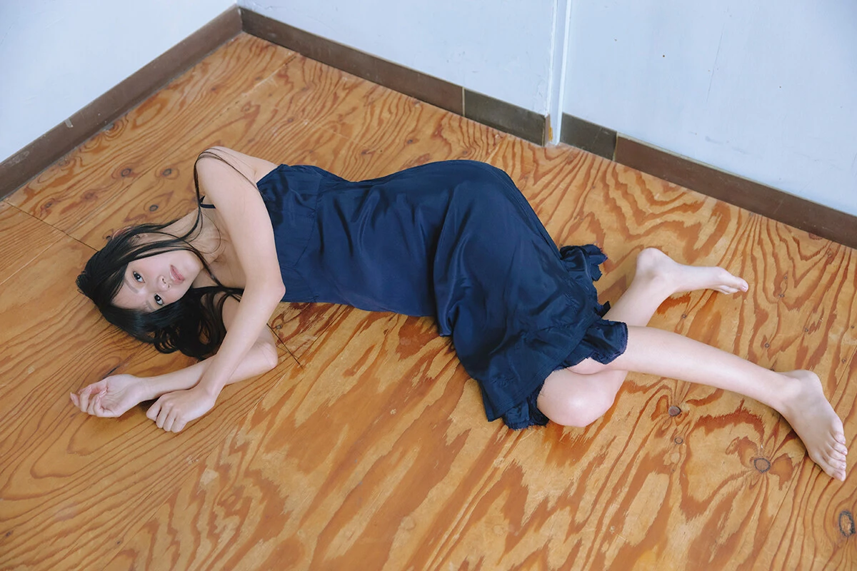 八掛うみデジタル写真集『White（全年齢版）』より