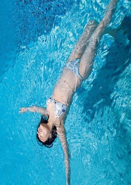 相楽伊織デジタル写真集『浮泳夢』／撮影：佐藤裕之