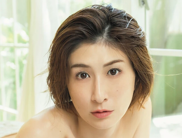 おかもとまりが"マジで恋する"11年ぶりのグラビア挑戦！「『水着の仕事していい？』って息子に確認を取ったら......」