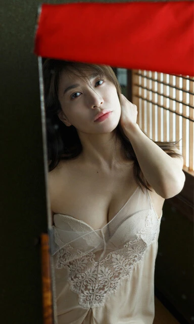 【デジタル限定】大島麻衣写真集『白昼夢』　(C)中村 昇／週刊プレイボーイ