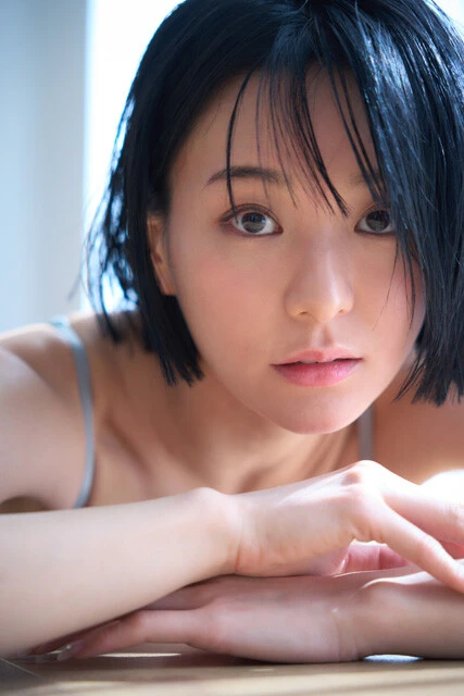 『週刊プレイボーイ』のグラビアに登場した新田桃子