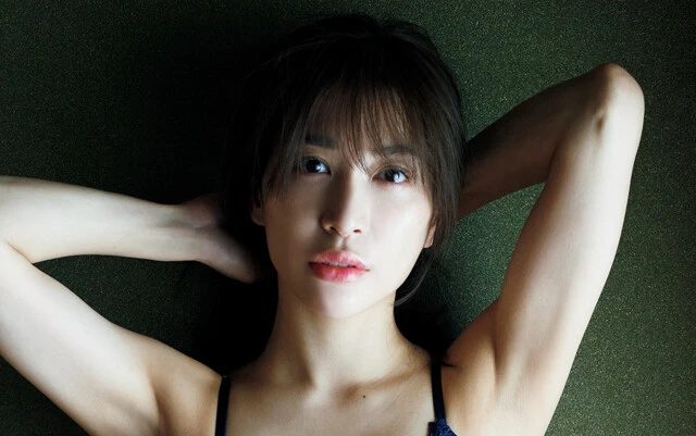大島麻衣が約15年ぶりの撮り下ろしグラビアで"あふれ出るエロス"を表現「37歳、ちょっと熟れた大島麻衣を堪能してください」