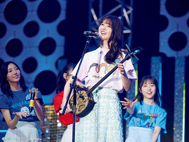 山下葉留花（Haruka YAMASHITA）加入時のお披露目イベントを経て、今回は本格的な三線の弾き語りを初披露。「出番前の円陣から高めてもらっていた」（山下）と同期から勇気をもらい、リハーサルから通して一番の音色を響かせた