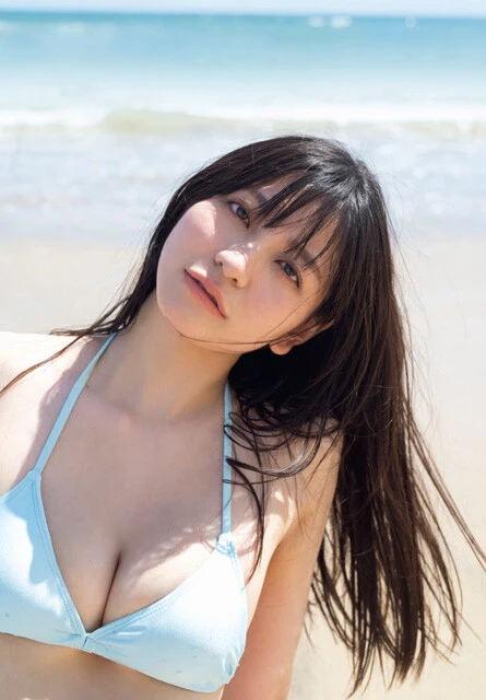 『週刊プレイボーイ』のグラビアに登場した花城奈央