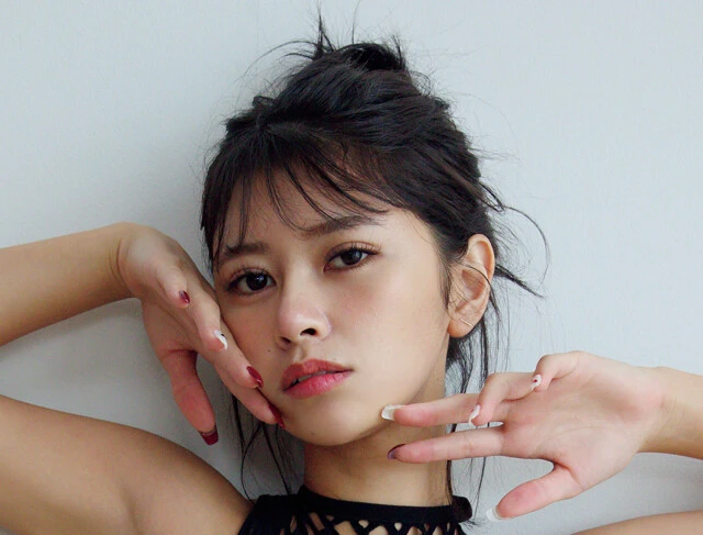 "令和の超新星"山田あいが初めて週プレのグラビアに!「高校を中退した後、しばらく野宿生活をしていました」