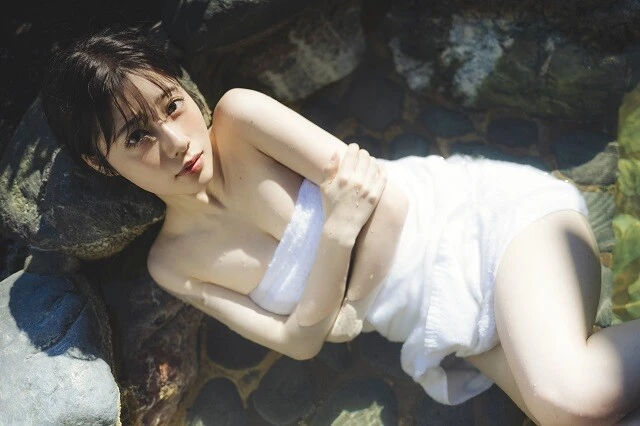 礒部花凜デジタル写真集『ゆけむり旅情』(撮影/カノウリョウマ)