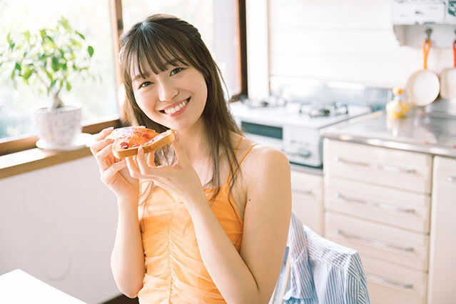 朝食シーンの新野楓果