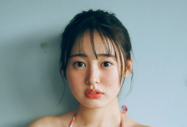 『美少女図鑑AWARD』でのデビューから2年。現役JK・白濱美兎が週プレグラビアに登場「眠い目をこすりながら夜ごはんを食べてます」