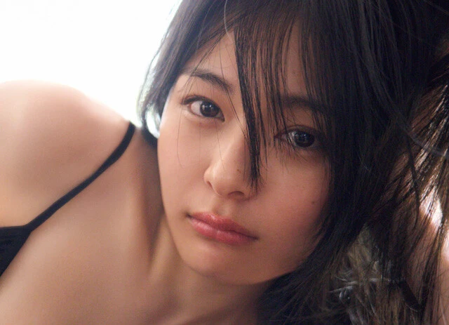 ドラマ『ヒミツとカテキョと女子高生』でヒロインを務める期待の女優・和内璃乃が覚醒!?「透け感や布面積など今までで一番、王道のグラビアに近いです」