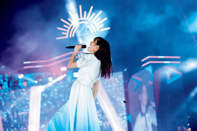 3人が選ぶ「私たちのライブメモリー」　佐々木久美・アイドル界の大先輩のオマージュ「プルーハー」　日向坂46「3周年記念MEMORIAL LIVE～3回目のひな誕祭～」（2022.3.30-31 東京ドーム）「当時、加藤史帆と『大きい箱でやりたい』って話をしていて。自分の中で本当に気持ちが高ぶったときに『プルーハー』って言っていました」（久美）。「初披露は確か初の東京ドーム。女性アイドルでやるって、カッコいいなって」（高瀬）