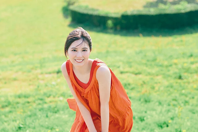 最新シングルで自身7度目のセンターを務める「日向坂46」のスーパーエース・小坂菜緒が約4年ぶりに週プレに登場！「何かについて考えているときが、 一番自分らしい」