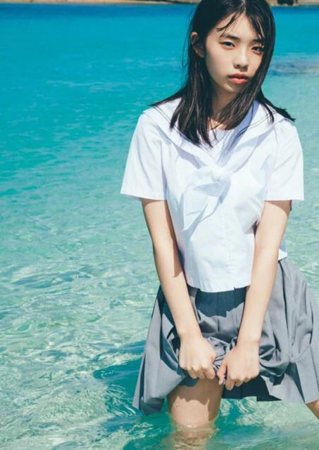 菊地姫奈セカンド写真集『moment』