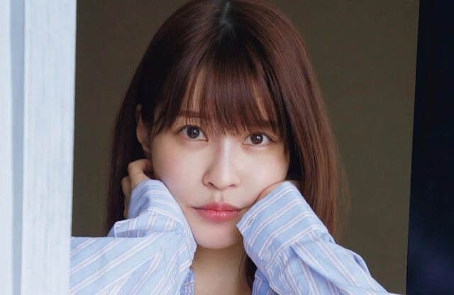 岸 明日香がデビュー15周年！　15年間の軌跡をテーマにした写真集が発売「すっぴん＆裸眼のカットを表紙にしました」