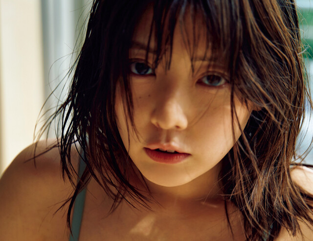 美波那緒（みなみ・なお）がアイドルグループ「アルテミスの翼」とグラビア、二足のわらじで活躍中！「騒音クレームが来ちゃって、家で練習できないので夜の公園で踊ってます（笑）」